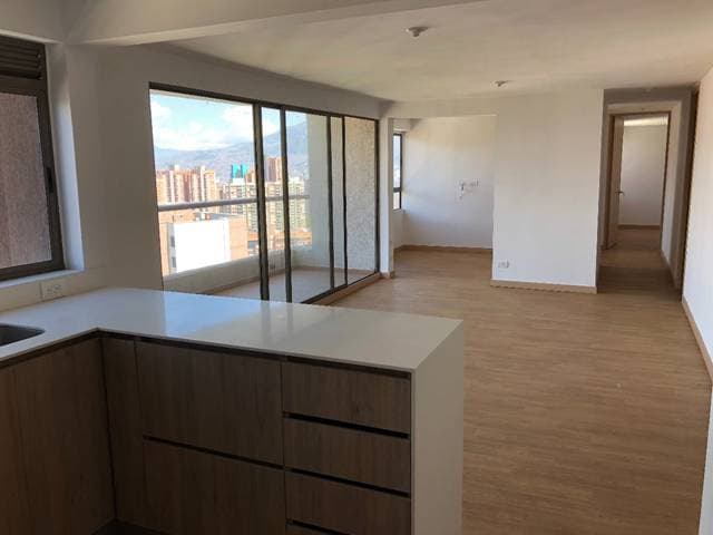 VENTA DE APARTAMENTO SECTOR LOMA LOS BERNAL	CÓDIGO 13694 — foto 5
