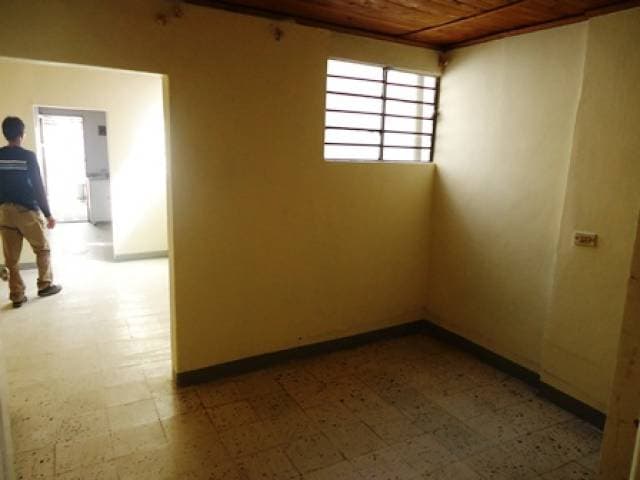 VENDO DOS CASAS CÓMODAS  EN BUENOS AIRES — foto 8