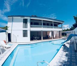 CASA EN VENTA GIRARDOT, EXCELENTE UBICACIÓN CERCA A UNICENTRO Y HOMECENTER, PISCINA PRIVADA, 5 HABITACIONES REF. GC0026