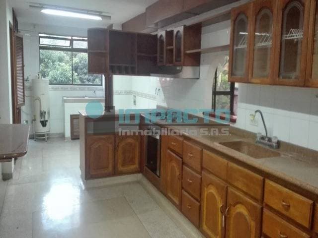 SE ARRIENDA APARTAMENTO EN CASTROPOL COD 11182 < — foto 1