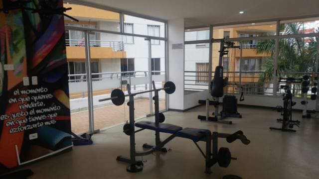 AMPLIO APARTAMENTO AMOBLADO. NORTE BARRIO LA FLORA — foto 3