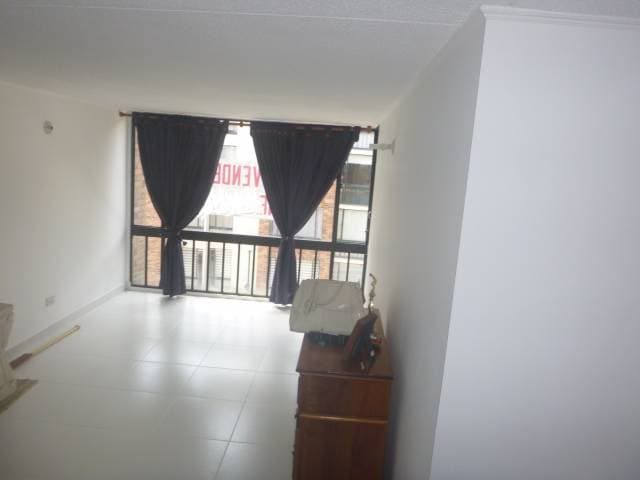 APARTAMENTO A UNA CUADRA CARDIO INFANTIL — foto 2
