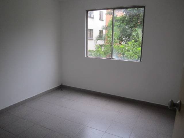 3 alcobas, un bano,cocina semiintegral,patio de ropas ,parqueo comunal — foto 8
