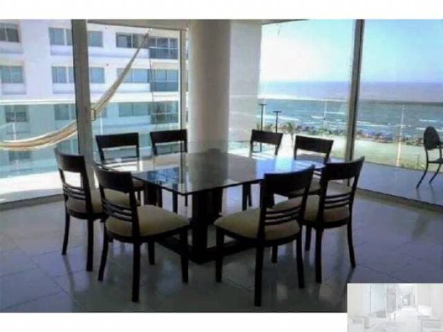 APARTAMENTO DE 3 HABITACIONES EDIFICIO FRENTE AL MAR — foto 2