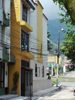 SE VENDE CASA UNIFAMILIAR DE 3 PISOS