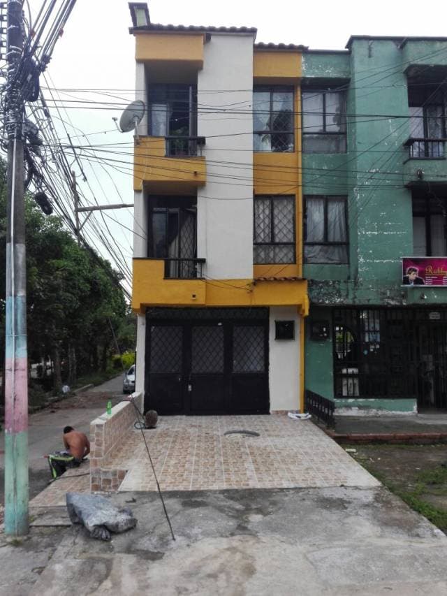 SE VENDE CASA UNIFAMILIAR DE 3 PISOS — foto 3