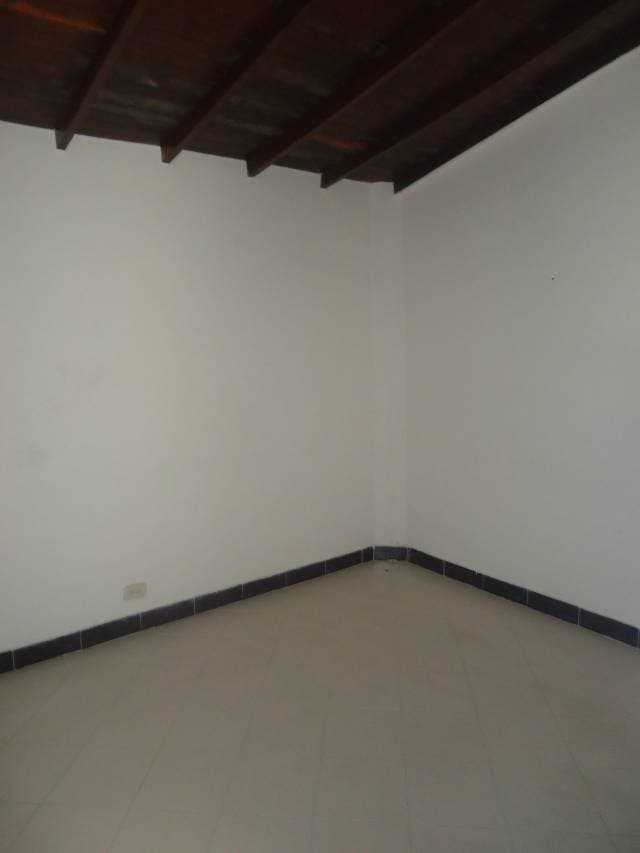 SE VENDE CASA EN ROBLEDO CERCA AL ÉXITO — foto 2