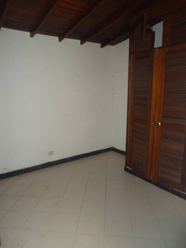 SE VENDE CASA EN ROBLEDO CERCA AL ÉXITO — foto 3