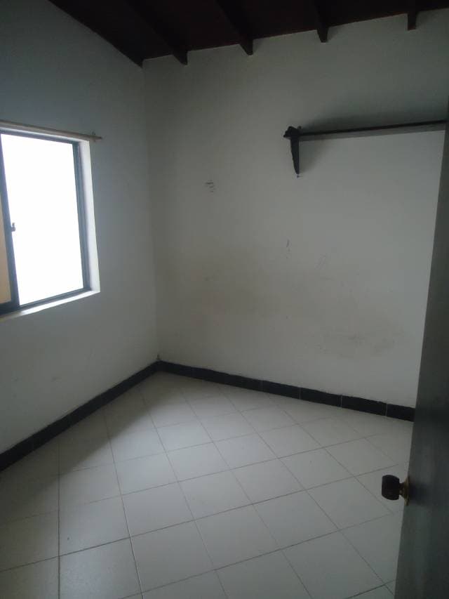 SE VENDE CASA EN ROBLEDO CERCA AL ÉXITO — foto 4
