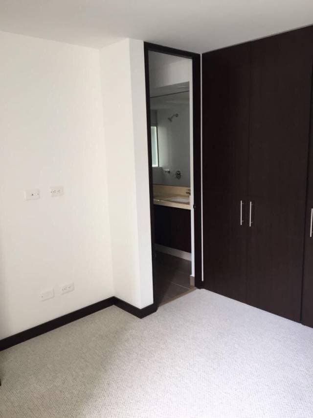 ARRIENDO APTO, AMARILO PEDREGAL EXCELENTE — foto 2
