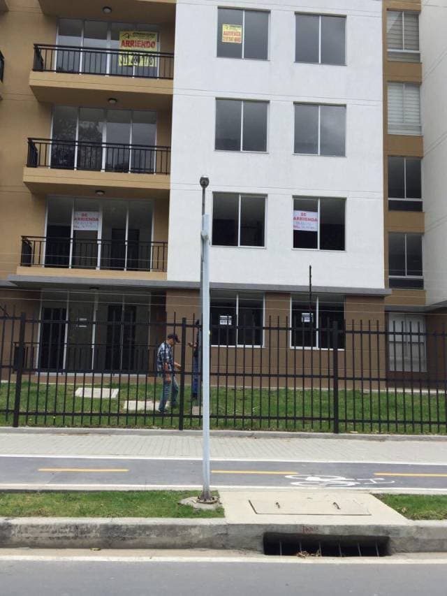 ARRIENDO APTO, AMARILO PEDREGAL EXCELENTE — foto 3