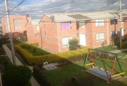 MADRID, LA FINCA,VENDO CASA DOS PLANTAS, PATIO CUBIERTO.