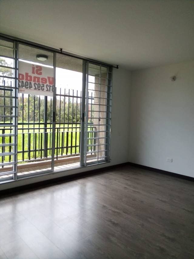 VENDO, AMARILO PEDREGAL EXCELENTE — foto 1