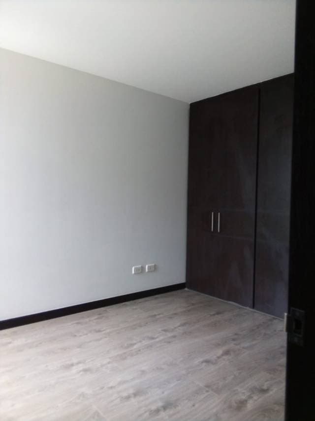 VENDO, AMARILO PEDREGAL EXCELENTE — foto 8