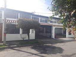 CASA EN LAS VILLAS