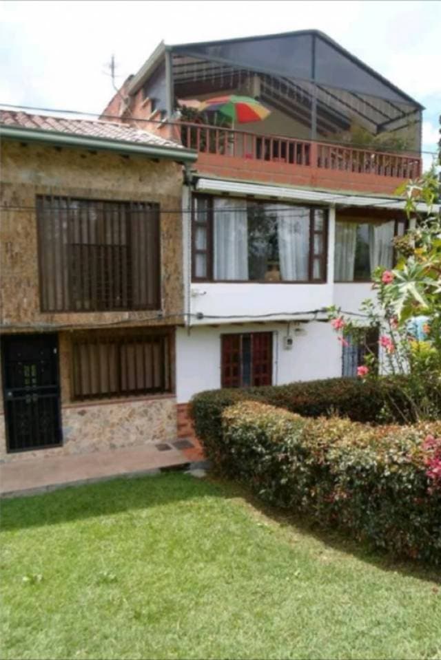 venta de casa grande de tres pisos — foto 2