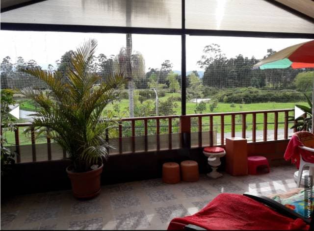 venta de casa grande de tres pisos — foto 3