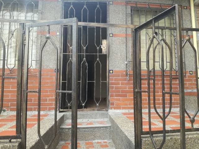 VENDO COMODA CASA EN CAICEDO — foto 1