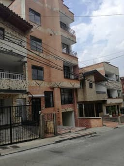 VENDO CÓMODO APARTAMENTO EN ENVIGADO TRIANON