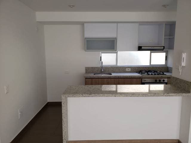 ARRIENDO APTO, AMARILO PEDREGA EL SOLARL EXCELENTE — foto 6