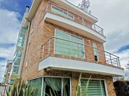 MAGNÍFICA CASA CAMPESTRE EN VENTA | 3 HABITACIONES, ESTUDIO , 4 BAÑOS, 2 GARAJE | - COTA