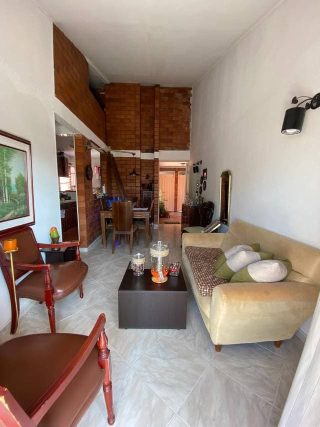 Apto en la Hacienda 5to Piso Sin ascensor — foto 3