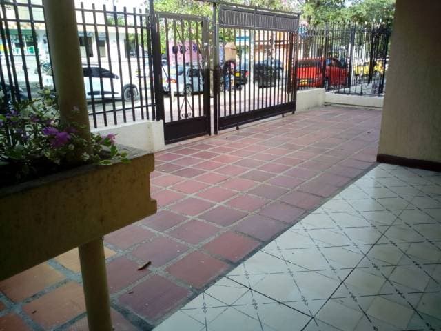 CASA COMERCIAL - CAE 2. IDEAL EPS, IPS, BANCOS, COLEGIOS, SIMILARES — foto 1
