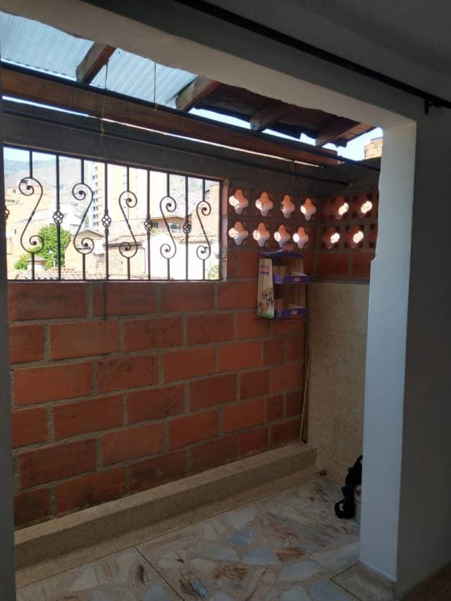 VENDO HERMOSO  APTO DUPLEX EN LA MILAGROSA — foto 2