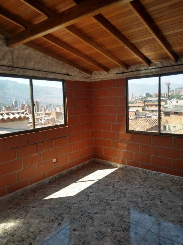 VENDO HERMOSO  APTO DUPLEX EN LA MILAGROSA — foto 6