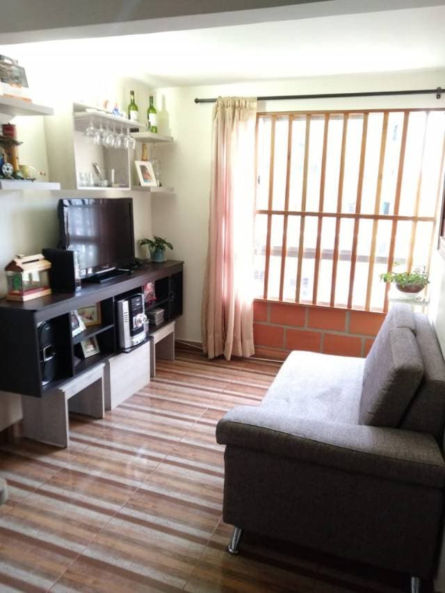 VENDO APTO BONITO Y CÓMODO  EN ANTARES — foto 4