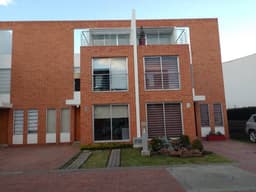 CASA CAMPESTRE CONJUNTO CERRADO