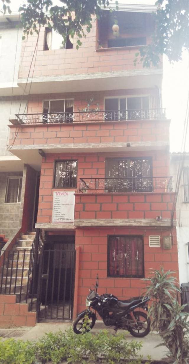 VENDO EDIFICIO BONITO CON 5 VIVIENDAS INDEPENDIENTES — foto 1