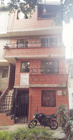 VENDO EDIFICIO BONITO CON 5 VIVIENDAS INDEPENDIENTES