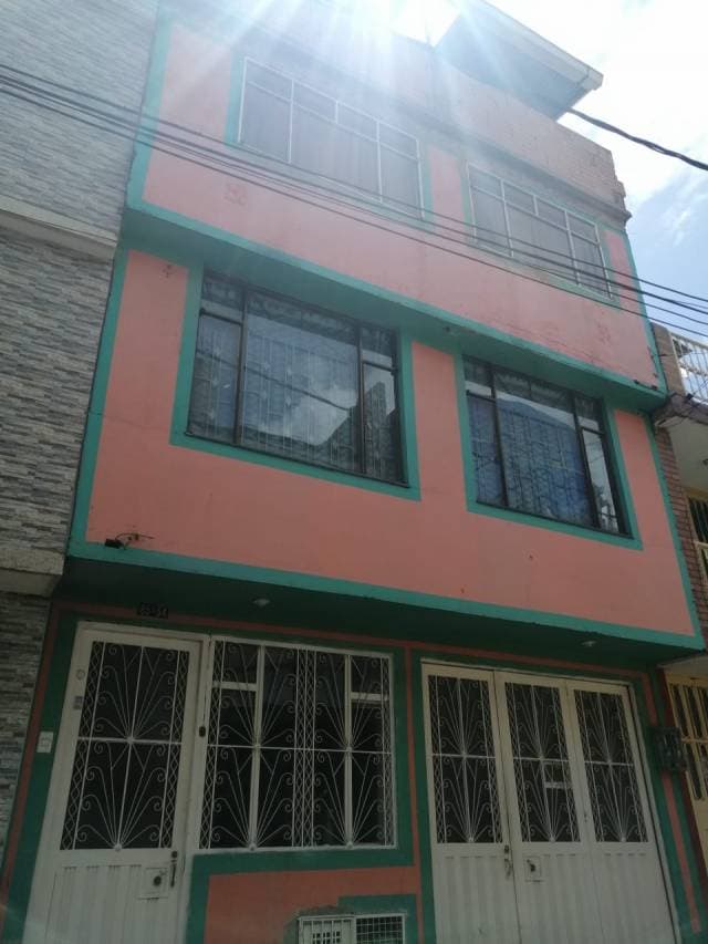 VENTA CASA FAMILIAR EXCELENTE UBICACION — foto 2