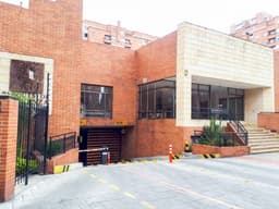 Apartamento con doble garaje en el barrio Lagos de Cordoba