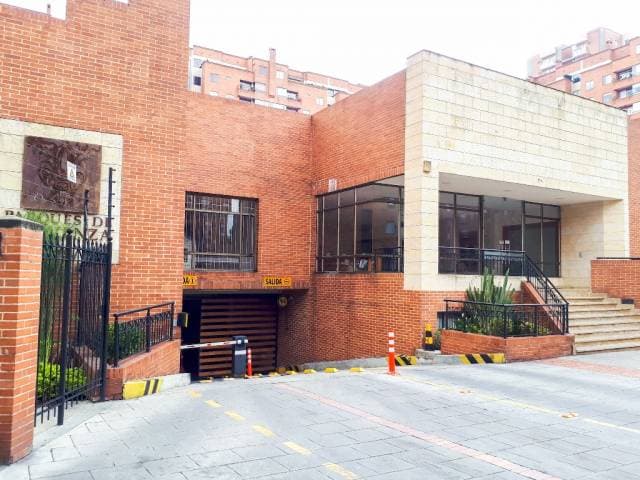 Apartamento con doble garaje en el barrio  Lagos de Cordoba