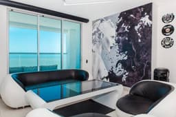 EXCLUSIVO APARTAMENTO EN VENTA CON JACUZZI INTERNO Y VISTA FRENTE AL MAR