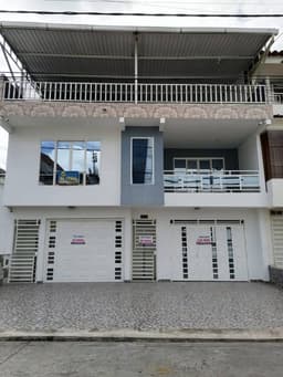 NUEVO PRÍNCIPE, SE VENDE HERMOSA CASA BIFAMILIAR DE TRES PISOS