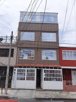 Gran oportunidad de inversión Kennedy-California Casa de 4 pisos con 5 apartamentos