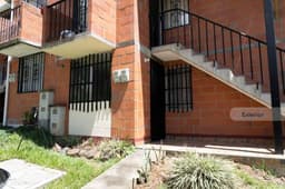 Venta de agradable casa en Bello, barrio Serramonte, con ampliacion, acceso por sendero