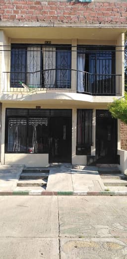 SE VENDE HERMOSA CASA DE 2 PISOS CON TERRAZA EN MUROS, EN JAMUNDI VALLE