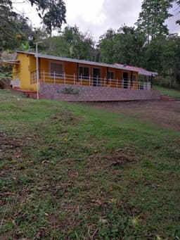 Venta de casa sobre la via en Charala, terreno de 1435 mts2