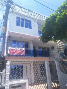 Motivo viaje, venta de casa en Cali zona oriente, consta de 6 Apartamentos