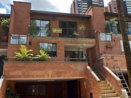 Envigado. Loma de Las Brujas. Exclusiva Oportunidad Casa con 3 súper niveles