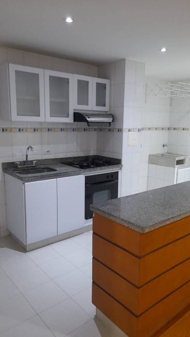 ARRIENDO APARTAMENTO EN EL PARK WAY — foto 2