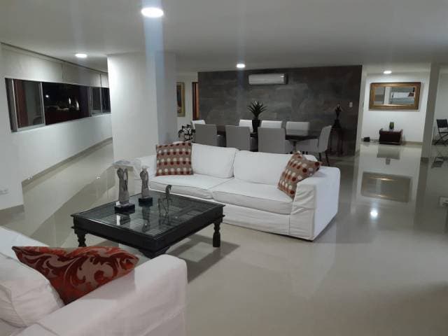 VIVE DONDE TE MERECES! Zona Exclusiva de Cali en Edificio El Peñon — foto 1