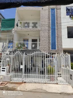 Edificación de 3 pisos con placa en Cartagena, Alameda la Victoria cerca a la Plazuela