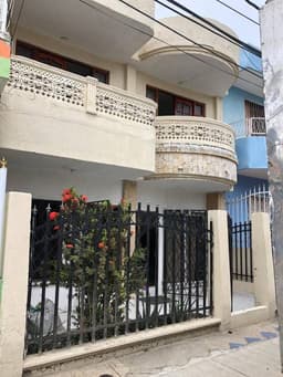 Casa con 2 apartamentos en San Jose de Los Campanos