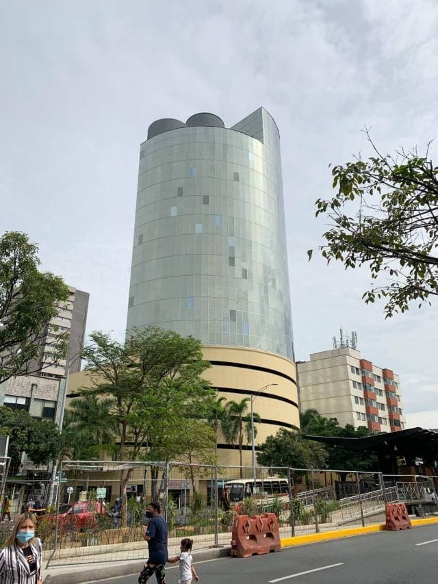Oficinas en venta en Edificio Tecnoparque, área 388m2 cada una, con parqueaderos — foto 1