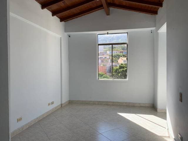 Vendo hermoso apartamento diagonal al exito de Robledo — foto 2